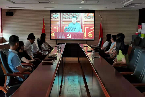公司组织党员与入党积极分子观看庆祝中国共产党 成立100周年大会